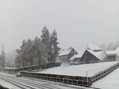 Ecole des Jockeys à Graignes Mesnil Angot (Manche) sous la neige. - Emmanuelle