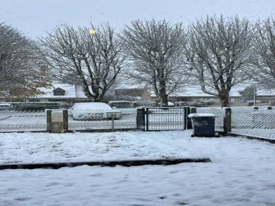 La neige a aussi recouvert les rues et jardins d'Yvetot. - Julie Bellet