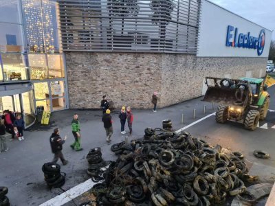 L'action s'est terminée au centre Leclerc.