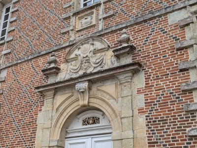 La façade en briques de Saint-Jean a été rénovée dans les années 2000.