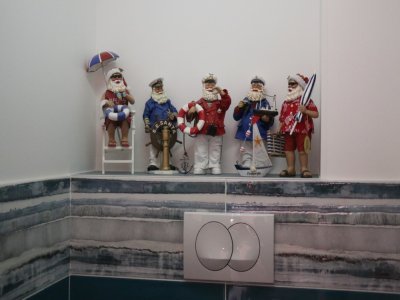 Les fameux marins qui trônent dans les toilettes de la passionnée de Noël.