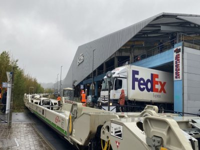 Le convoi de 500m de long et 650 tonnes a traversé la ville en une petite demi-heure. Il est arrivé sans encombre au port, mission accomplie pour ce premier essai.