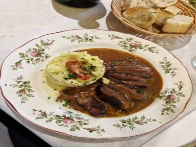 Magret de canard à l'orange et purée maison.