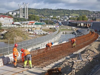 5. Le pont Flaubert rejoint la Sud III
Lancé en début d'année, le vaste chantier du raccordement de la Sud III au pont Flaubert va se poursuivre en 2025. Cet accès direct par des viaducs doit permettre de fluidifier le trafic, notamment des poids lourds. - Dirno