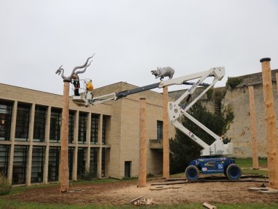 Deux des sculptures avaient déjà retrouvé leurs troncs mardi 17 décembre, en fin de matinée.