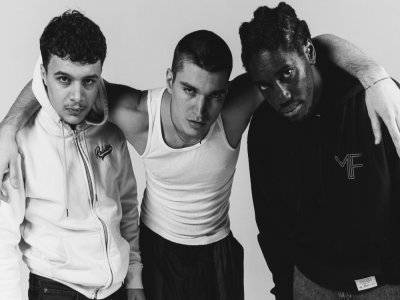 La comédie musicale "La Haine" tourne partout en France avec un Havrais, Alivor (à droite).