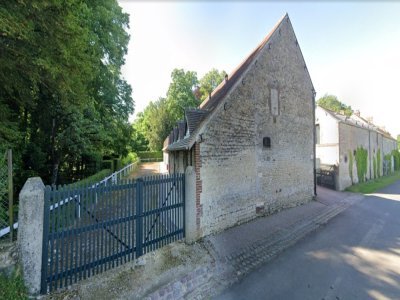 Le haras vu de l'extérieur - Google Maps