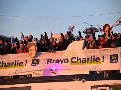 Malgré le froid, les supporters se sont massés sur les vedettes et les quais. - Jean-Louis Carli - Alea