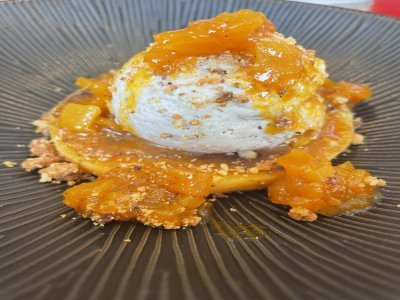 Jusqu'à la fin du mois de janvier, c'est un dessert au butternut façon Mont Blanc qui est au menu. - Auberge des Grottes