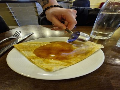 La crêpe Suzette flambée.