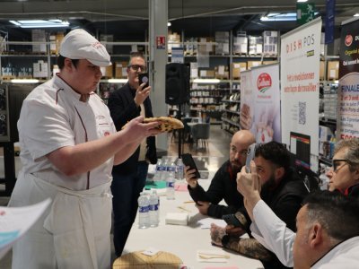 Une fois qualifiés, les 10 candidats de chaque région se rendront à la finale les 2 et 3 avril 2025 à Paris, lors du Salon Parizza. Le concours apporte la reconnaissance des pairs dans le secteur, mais aussi la notoriété.