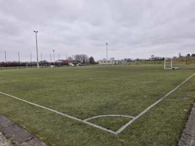 Près de 9 000 panneaux vont prendre place sur les terrains de foot.