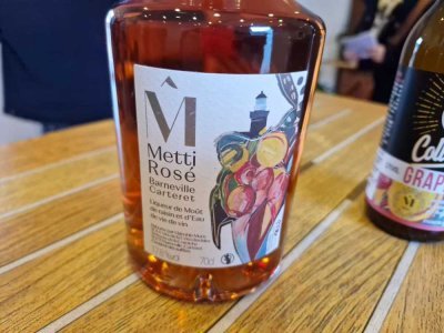 Il produit du "metti", une liqueur de moult de vin et d'eau-de-vie de raisin.