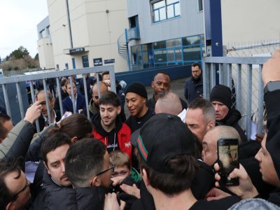 Kylian Mbappé s'est prêté au jeu des photos et des autographes, faisant quelques heureux.