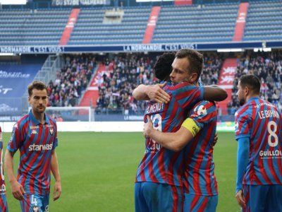 Le SM Caen a fait match nul (2-2), face au Pau FC. Romain Thomas a inscrit le deuxième but de la rencontre.