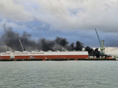 Un feu a aussi été allumé au niveau de la pointe de Floride. L'escale de paquebot prévue aujourd'hui a été annulée.