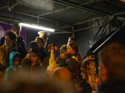 Les enfants des écoles de Valognes, Tollevast et de l'école de voile de Cherbourg ont pu échanger avec le navigateur et lui poser des questions.