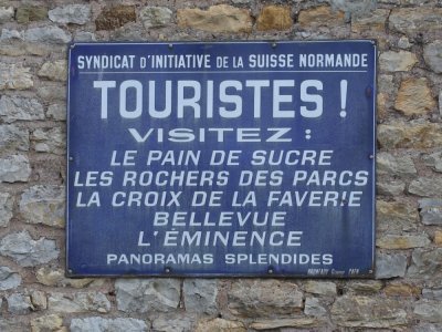 Les activités ne manquent pas à Clécy. Le tour de la Suisse normande, Grande randonnée (GR) passant par le village, a été élu "GR préféré des Français" en 2023. Quarante nouveaux parcours de trail vont être inaugurés.