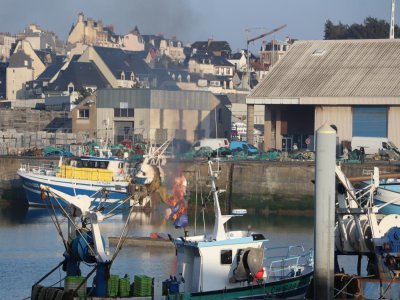 Le roi du carnaval, Bordelus 1er a bien été jugé, et condamné. Il a brûlé au milieu du bassin du port de Granville.