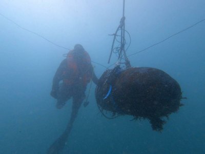 La bombe a été neutralisée par le Groupement de plongeurs démineurs de la Manche, mercredi 5 mars, entre le port de Saint-Vaast-la-Hougue et l'île Tatihou. - Prémar