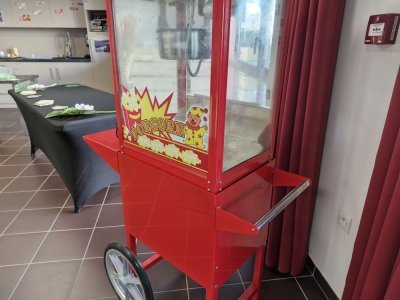 Il y a même une machine à pop-corn !