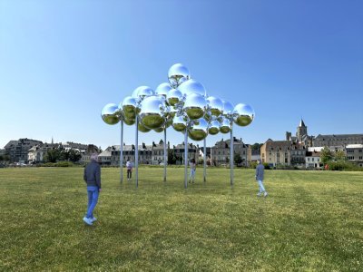 "Molecular Cloud" de Vincent Leroy. - Millénaire de Caen