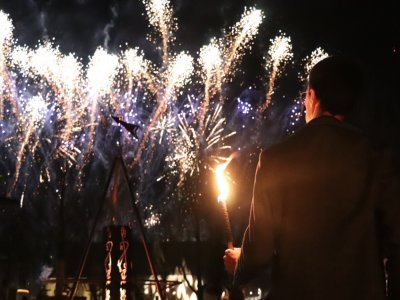 Plusieurs feux d'artifice ont rythmé la soirée.