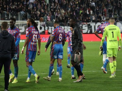 Les joueurs sont allés saluer les supporters à la fin du match.