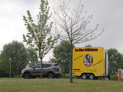 Le Duo Délicieux se déplace chaque midi sur des emplacements bien choisis. Le couple a démarché entreprises et zones étudiantes pour se positionner là où il manque des espaces de restauration.
