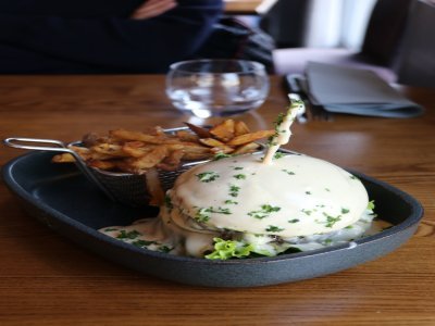 Mon burger "noyé" dans la sauce.
