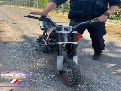 La moto non homologuée a été envoyée en fourrière pour y être détruite.