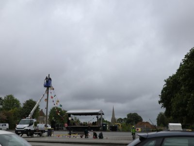 Sur l'Esplanade de la paix, en face du campus 1 de l'université de Caen, le segment 4 "Bal populaire" prendra place. Comme son nom l'indique, il s'agira d'un bal dansé, et d'un lieu de fête. Il commencera à 22h45 et durera 45 minutes.
