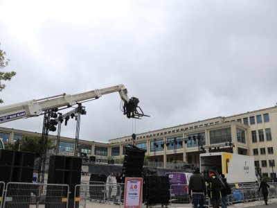 La station 4 prendra place au campus 1 de l'Université de Caen qui deviendra, à partir de 21h50, et pendant 35 minutes, le théâtre d'une fresque qui rend hommage à la résilience des Caennais, après la Bataille de Caen, à l'été 1944.
