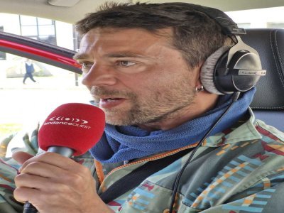 Aurélien Prost, funambule qui se produit à la Parade Opératique du Millénaire de Caen.