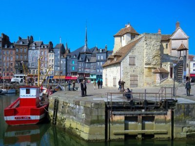 Mille ans d'histoire en Normandie : ce que vous allez voir sur France 3 (ici, le vieux port de Honfleur). - Unsplash