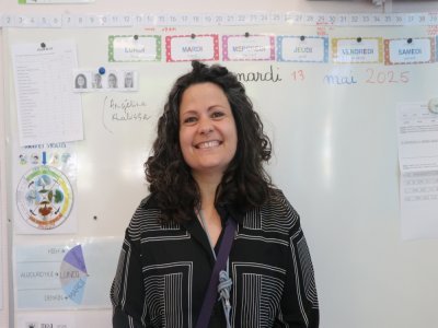 Hélène Ahmadou est enseignante dans la classe de grande section de l'école maternelle du Centre à Mondeville. Elle s'est portée garante du bon fonctionnement du dispositif "10 jours sans écrans".