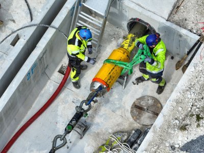 C'est à cet endroit que le câble sous-marin, tracté par un treuil, rejoint le câble souterrain, relié ensuite au réseau public de transport d'électricité. - Arnaud Poirier