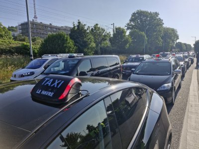 Les taxis de toute la France se mobilisent ce lundi 19 mai, comme au Havre ou à Rouen.