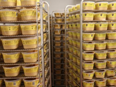 Cannelle, vanille, rhum, caramel, chocolat… Ils produisent de la teurgoule pour tous les goûts avec sept saveurs différentes.