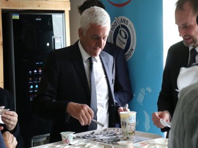 La visite d'Hervé Morin s'est terminée par une dégustation.
