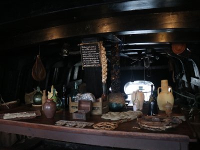 Une petite mise en scène des repas qui pouvaient être pris dans le bateau, à l'époque.