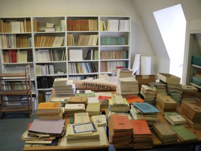 L'Académie manque de place pour stocker tous ses ouvrages. En excluant les revues, elle en compte 2 000 désormais. Dans la bibliothèque qui a brûlé durant la Seconde Guerre mondiale, il y en avait 10 000…