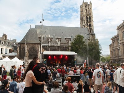 Le principe reste inchangé : des découvertes musicales, une programmation exigeante qui fait la part belle aux artistes régionaux et une diversité de styles pour ces concerts gratuits aux quatre coins de la ville. - Sarah Flipeau