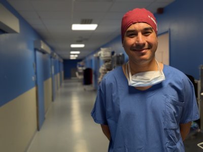Le Dr Soudani a été formé au CHU de Rouen pendant plusieurs années avant de pouvoir maîtriser le robot chirurgical. - Tendance Ouest