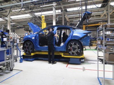 La nouvelle A390 est montée dans la manufacture Alpine Jean Rédélé de Dieppe. - Renault SAS