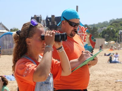 Pendant les exercices, les jurés observent depuis la plage et notent la prestation. Dans ce cas, ils ont félicité les sauveteurs pour la rapidité de leur sauvetage : moins de six minutes pour ramener la victime.