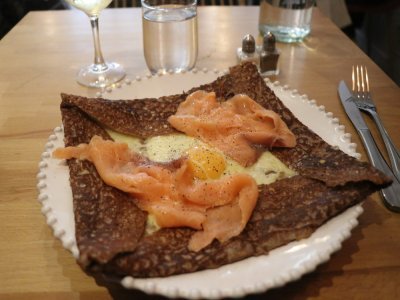 Galette saumon, comté, œuf.