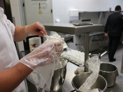 Au menu de Papillons de Nuit pour les artistes : des pavlovas.