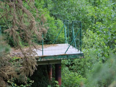 Certains sont faits en bois et métal, d'autres en béton. - Thibault Lecoq