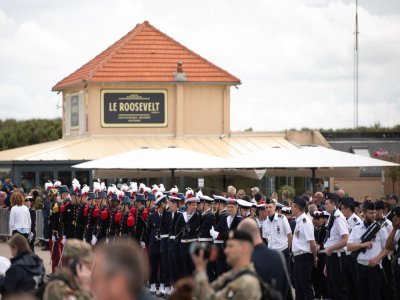 Les élèves de l'école militaire de Saint-Cyr Coëtquidan et de l'école des Fourriers de Querqueville étaient présents ainsi que des détachements américains, danois et franco-allemands. Au total une dizaine de nations étaient représentées. - Soline Grellier